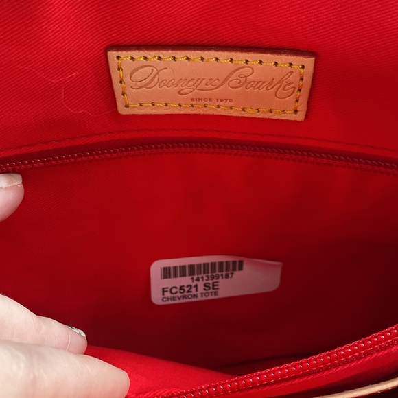 Dooney & Bourke Teal & White Chevron Large Tote, NWOT, Keychain, FC521 SE - Picture 9 of 13